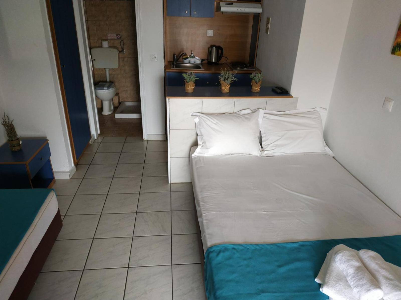 Bambola Apartments Nea Moudania Zimmer foto
